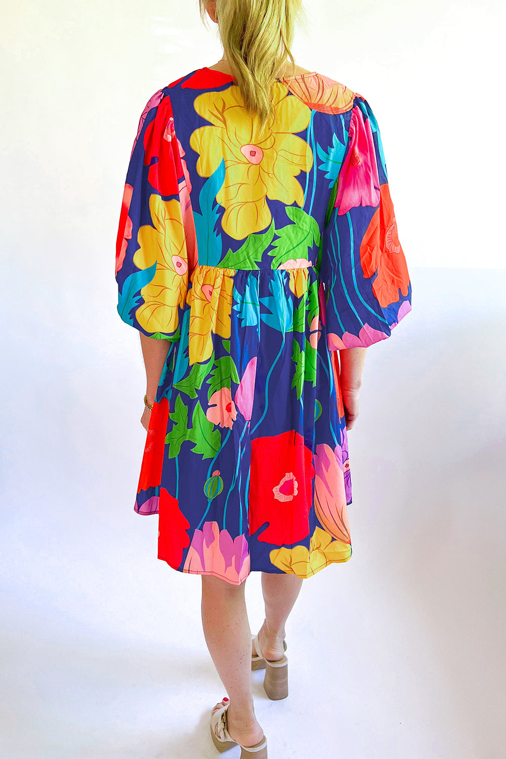 White Puff Sleeve Tied Split Neck Colorful Floral Flowy DressMaterial:100%Cotton


	


		Step into elegance with our mini dress, a vibrant and feminine piece designed to make a statement.
	
	
		This dress features charm