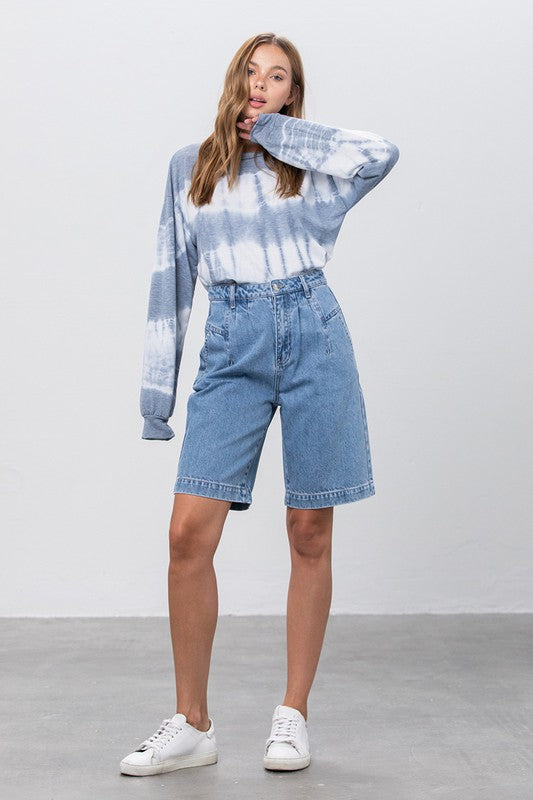 MEDIUM BLUE WASH DENIM MOM SHORTSMOM SHORTS100% COTTON(SIZE S)WAIST 27"HIP 39 1/2"FRONT RISE 13"LEG OPENING 21"INSEAM 10"*Model wears size S*MODELHEIGHT 5'9"WAIST 24"HIPS 35"BUST 34"SIZE S-M-LPACK 3