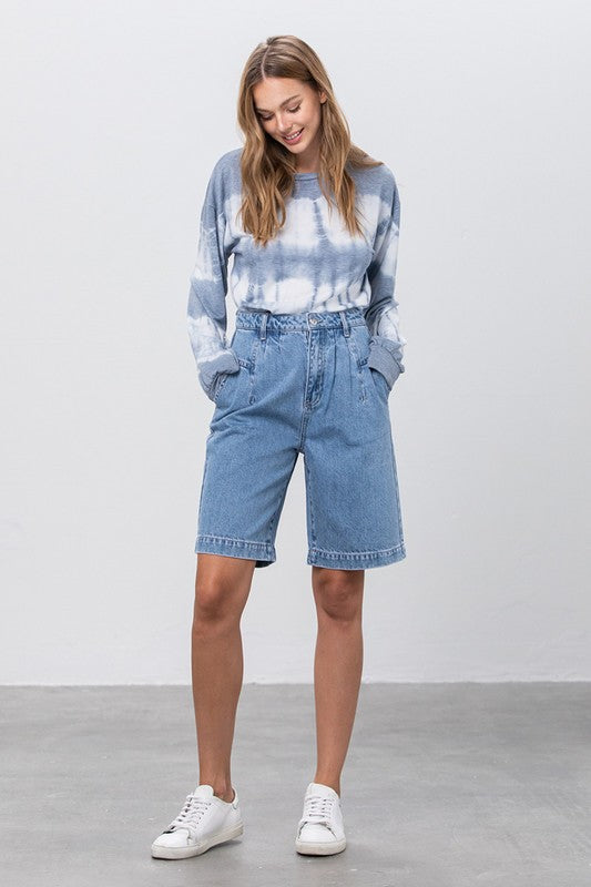 MEDIUM BLUE WASH DENIM MOM SHORTSMOM SHORTS100% COTTON(SIZE S)WAIST 27"HIP 39 1/2"FRONT RISE 13"LEG OPENING 21"INSEAM 10"*Model wears size S*MODELHEIGHT 5'9"WAIST 24"HIPS 35"BUST 34"SIZE S-M-LPACK 3