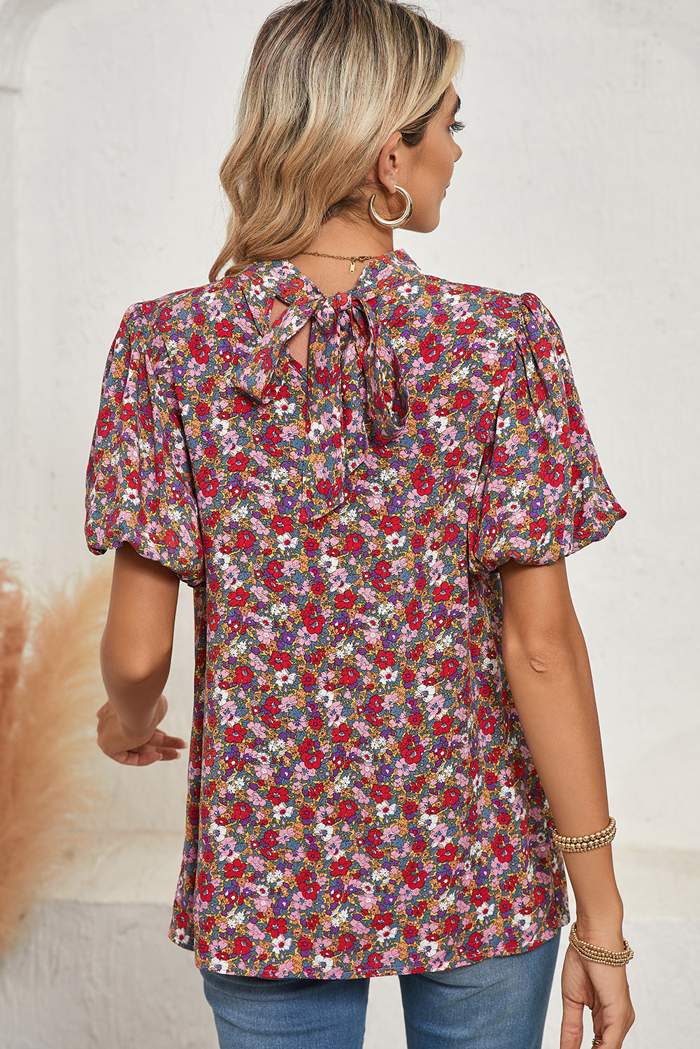 Purple Boho Floral Print Mock Neck Puff Sleeve BlouseMaterial:100%Viscose



		The blouse features a beautiful floral print that exudes a bohemian vibe. The intricate and vibrant patterns add a touch of femininity an