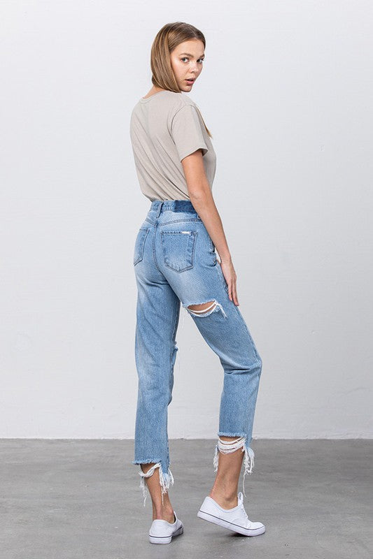 HIGH WAIST TAPERED JEANSHIGH WAIST TAPERED JEANS100% COTTON(SIZE 3)FRONT RISE 11"INSEAM -26 1/2"LEG OPENING - 12 1/4"*Model wears size 3*MODELHEIGHT 5'9"WAIST 24"HIPS 35"BUST 34"SIZE 1-3-5-