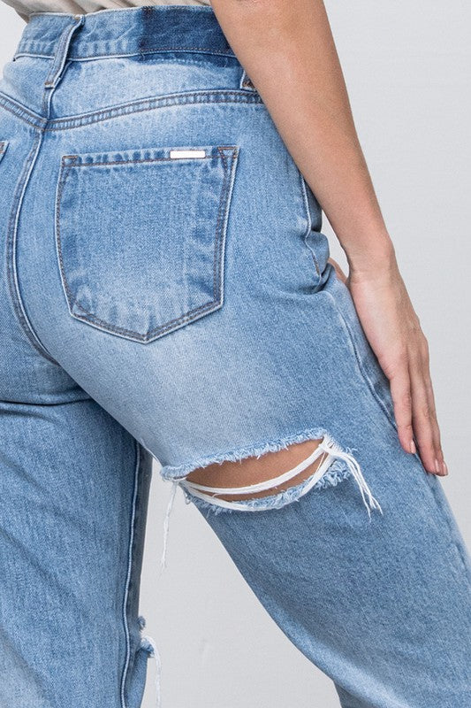 HIGH WAIST TAPERED JEANSHIGH WAIST TAPERED JEANS100% COTTON(SIZE 3)FRONT RISE 11"INSEAM -26 1/2"LEG OPENING - 12 1/4"*Model wears size 3*MODELHEIGHT 5'9"WAIST 24"HIPS 35"BUST 34"SIZE 1-3-5-