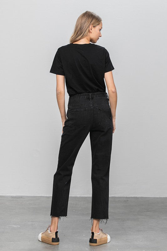 HIGH RISE PREMIUM STRAIGHT JEANS BLACK DENIMHIGH RISE STRAIGHT JEANS80% COTTON,14% POLYESTER,6% VISCOSE(SIZE 3)WAIST 28"HIP 39"FRONT RISE 11 1/2"LEG OPENING 13 1/4"INSEAM 26 1/2"*Model wears size 3*MODELHEIGHT