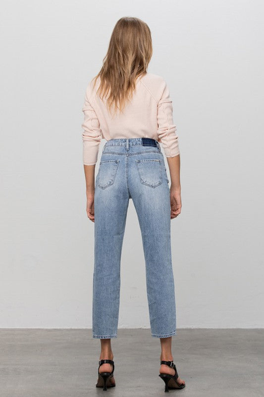 HIGH RISE STRAIGHT JEANSHIGH RISE STRAIGHT JEANS100% COTTON(SIZE 3)WAIST 28"HIP 37 1/2"FRONT RISE 11 1/2"LEG OPENING 13"INSEAM 27"*Model wears size 3*MODELHEIGHT 5'9"WAIST 24"HIPS 35"BUST 3