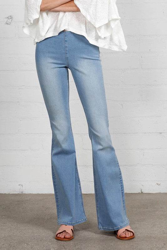 Mid Rise Banded Wide Flare JeansMid Rise Banded Wide Flare Jeans- 68% Cotton, 28% Polyester, 2% Rayon, 2% Spandex- Stretch Denim- Wide Flare Leg- Imported, Designed In USASize S- Waist 26 1/2"- Hip