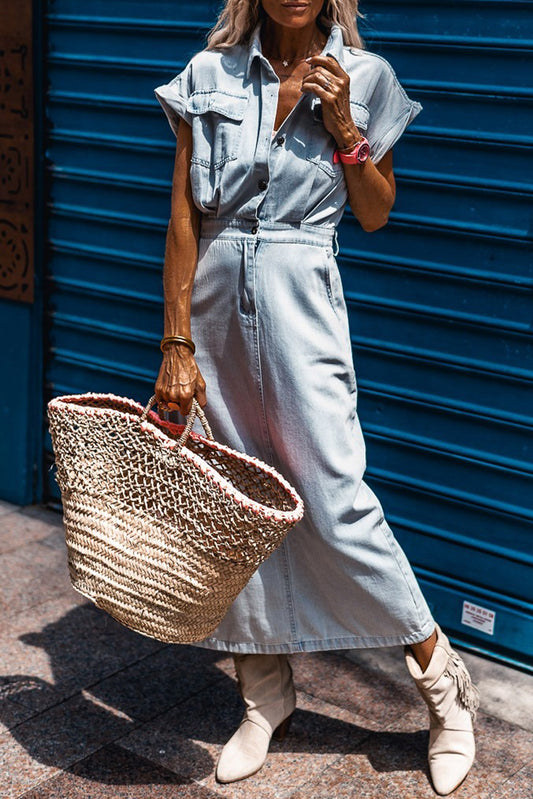 Beau Blue Short Batwing Sleeve Slit Back Denim Maxi DressMaterial:82%Cotton+10%Polyester+8%Viscose



		Embrace a vintage-inspired look with this denim dress featuring a light wash hue. 
	
	
		The classic and popular 