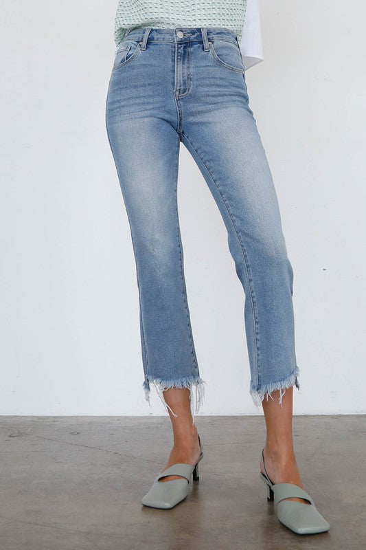 HIGH RISE CROP BOOT CUT JEANSHIGH RISE CROP BOOT CUT JEANS68% COTTON, 29% POLYESTER, 1% RAYON, 2% SPANDEX(SIZE 3)WAIST - 25"HIP - 32 1/2"INSEAM - 26"FRONT RISE - 10"LEG OPENING - 16 1/4"*Model w