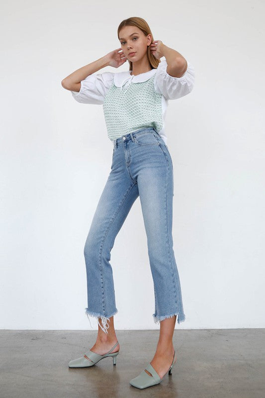 HIGH RISE CROP BOOT CUT JEANSHIGH RISE CROP BOOT CUT JEANS68% COTTON, 29% POLYESTER, 1% RAYON, 2% SPANDEX(SIZE 3)WAIST - 25"HIP - 32 1/2"INSEAM - 26"FRONT RISE - 10"LEG OPENING - 16 1/4"*Model w