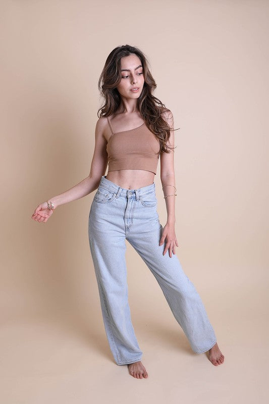 Shoulder Strap Brami TopThe Brami top is the perfect day-to-go piece. It's easy to wear, versatile in style and with shoulder straps, you can change the neckline for any occasionImmediate S