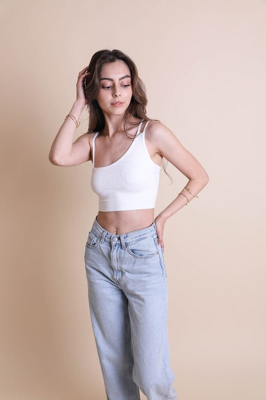 Shoulder Strap Brami TopThe Brami top is the perfect day-to-go piece. It's easy to wear, versatile in style and with shoulder straps, you can change the neckline for any occasionImmediate S