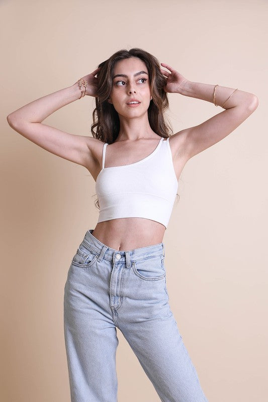 Shoulder Strap Brami TopThe Brami top is the perfect day-to-go piece. It's easy to wear, versatile in style and with shoulder straps, you can change the neckline for any occasionImmediate S