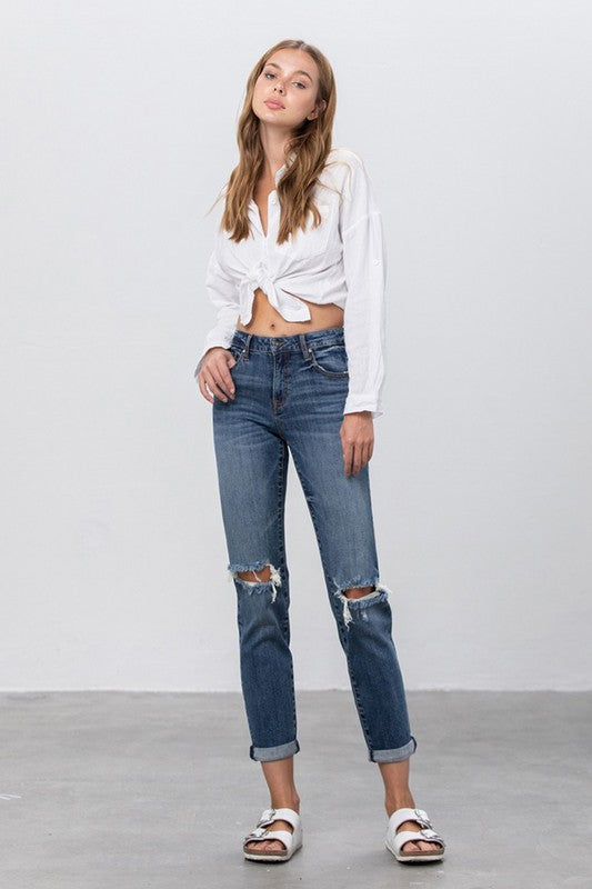 MID-RISE SLIM BOYFRIEND JEANSMID-RISE SLIM BOYFRIEND JEANS98% COTTON, 2% SPANDEX(SIZE 3)WAIST 26"HIP 33 1/2"FRONT RISE 9 1/2"LEG OPENING 12"INSEAM 29"*MODEL WEARS SIZE 3*MODELHEIGHT 5'9"WAIST 24