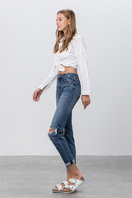 MID-RISE SLIM BOYFRIEND JEANSMID-RISE SLIM BOYFRIEND JEANS98% COTTON, 2% SPANDEX(SIZE 3)WAIST 26"HIP 33 1/2"FRONT RISE 9 1/2"LEG OPENING 12"INSEAM 29"*MODEL WEARS SIZE 3*MODELHEIGHT 5'9"WAIST 24