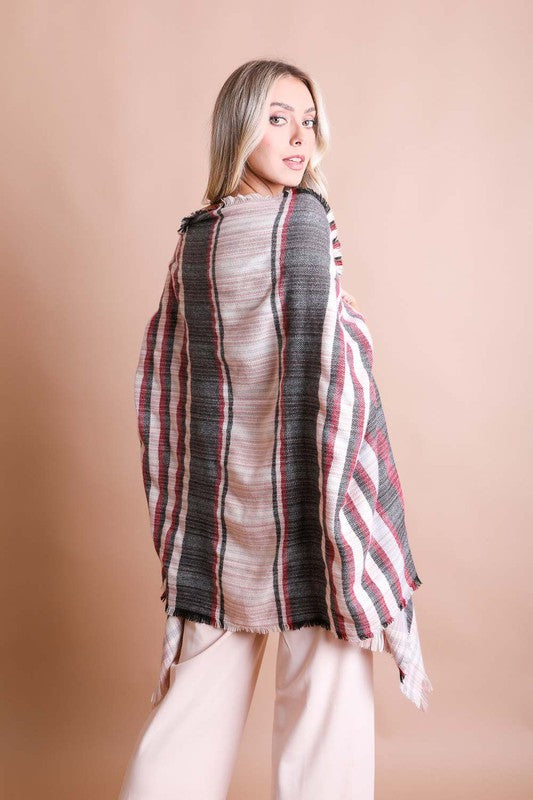 Tartan Check Pocket Frayed Edge Ruana WrapImmediate ShippingSize : 79" x 33"
Style: Outerwear
Embellishment: Pockets
Made In: ChinaMaterial Composition: 100% Polyester