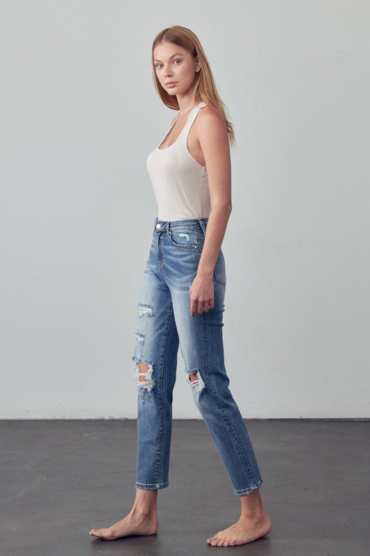 HIGH RISE GIRLFRIEND JEANSHIGH RISE GIRLFRIEND JEANS67% COTTON, 28% POLYESTER, 3% RAYON, 2% SPANDEX(SIZE 3)WAIST 25 1/2"HIP 33 1/2"FRONT RISE 10 1/2"LEG OPENING 13 1/4"INSEAM 28 1/2"*Model we