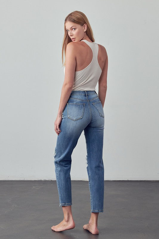 HIGH RISE GIRLFRIEND JEANSHIGH RISE GIRLFRIEND JEANS67% COTTON, 28% POLYESTER, 3% RAYON, 2% SPANDEX(SIZE 3)WAIST 25 1/2"HIP 33 1/2"FRONT RISE 10 1/2"LEG OPENING 13 1/4"INSEAM 28 1/2"*Model we