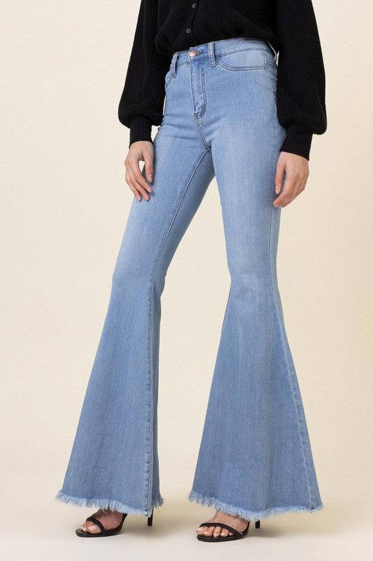 High Waisted Flare JeansThese full-length jeans are designed to elevate your denim game while offering comfort and a touch of vintage-inspired flair. With faux front pockets and 2 back patc