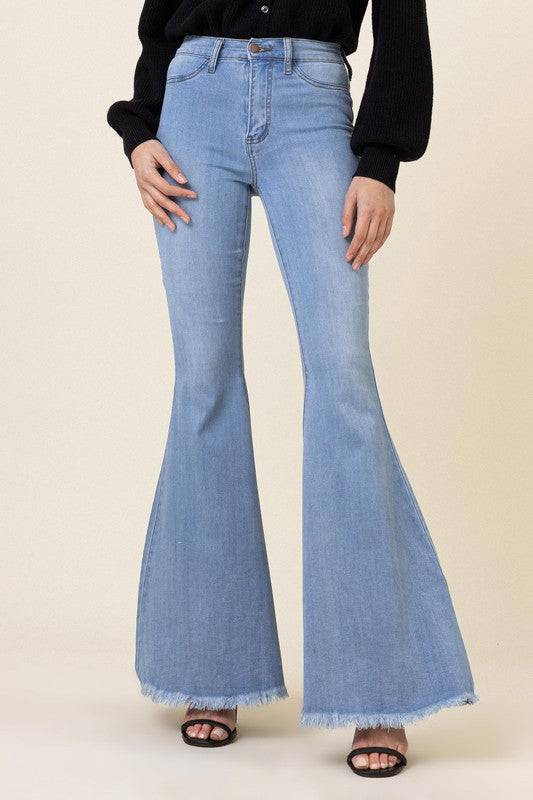 High Waisted Flare JeansThese full-length jeans are designed to elevate your denim game while offering comfort and a touch of vintage-inspired flair. With faux front pockets and 2 back patc