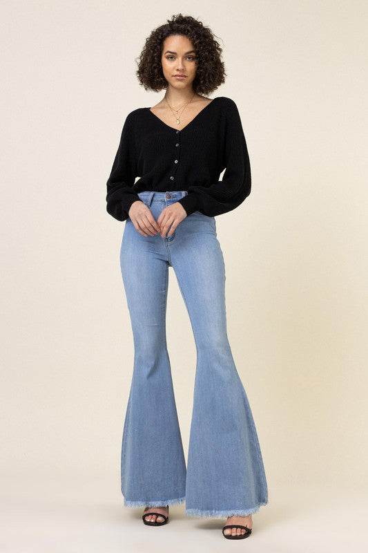 High Waisted Flare JeansThese full-length jeans are designed to elevate your denim game while offering comfort and a touch of vintage-inspired flair. With faux front pockets and 2 back patc