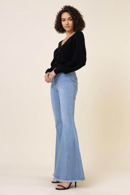 High Waisted Flare JeansThese full-length jeans are designed to elevate your denim game while offering comfort and a touch of vintage-inspired flair. With faux front pockets and 2 back patc