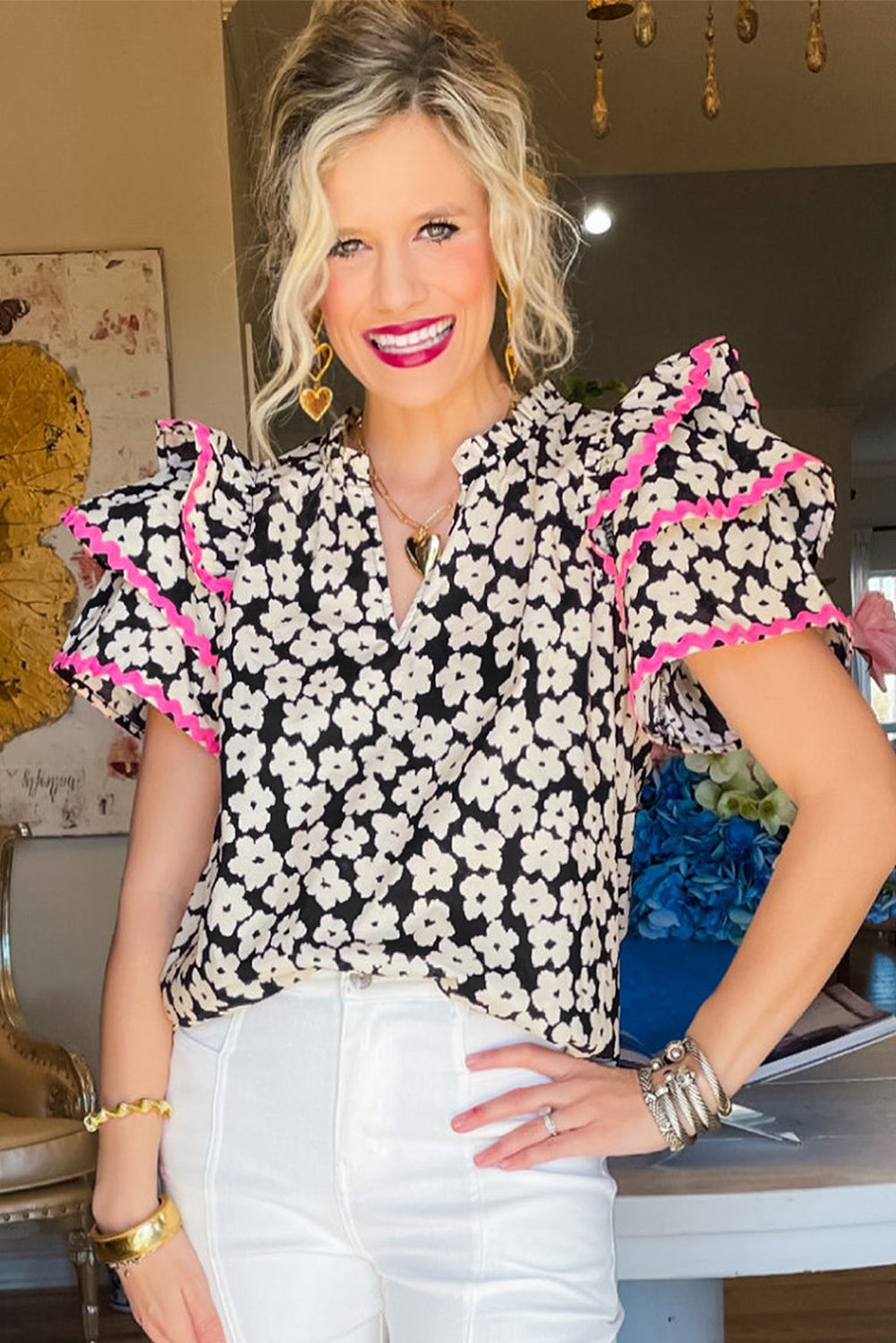 Black Contrast Ric Rac Layered Ruffle Sleeve Floral BlouseMaterial:100%Cotton



		Playful details: This floral blouse features a vibrant print, playful ric rac trim, and romantic layered ruffle sleeves for a touch of whi