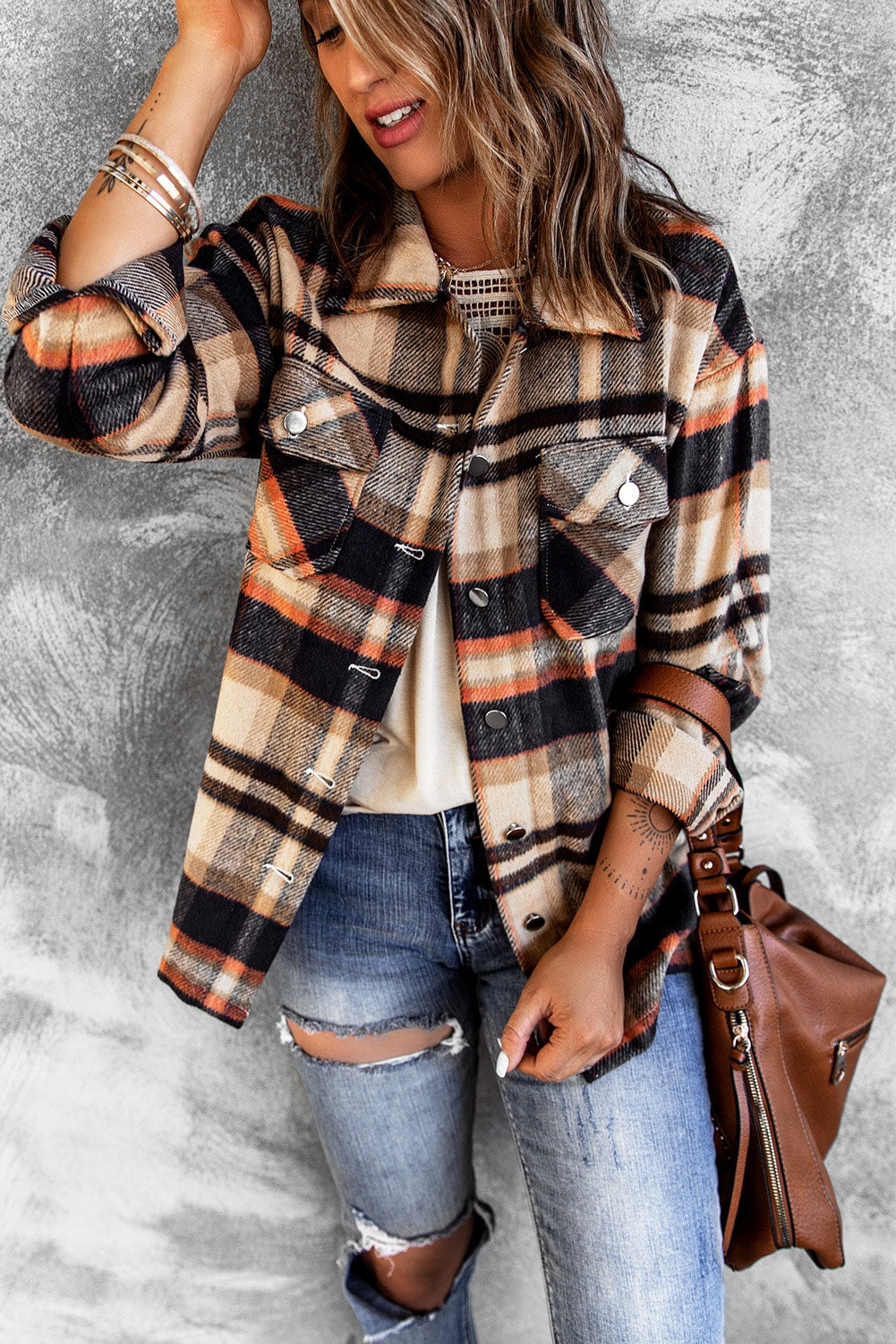 Khaki Plaid Print Casual Button Up Pocket ShacketMaterial:100%Polyester



		Sweet yet rugged plaid details adorn this cozy shirt
	
	
		Designed with a button front, long sleeves, large front pockets &amp; an 