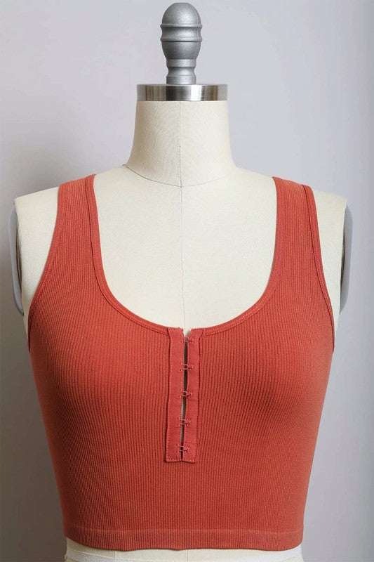 Ribbed Hook Eye BramiImmediate ShippingSizes :XS/S : 32A, 32B, 32C, 34A, 34BM/L : 32D, 34C, 36B, 36C, 38B
Style: Casual
Print / Pattern: Ribbed
Neck Line: Scoop
Sleeve: Sleeveless
Length