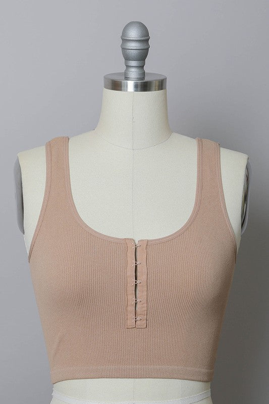 Ribbed Hook Eye BramiImmediate ShippingSizes :XS/S : 32A, 32B, 32C, 34A, 34BM/L : 32D, 34C, 36B, 36C, 38B
Style: Casual
Print / Pattern: Ribbed
Neck Line: Scoop
Sleeve: Sleeveless
Length