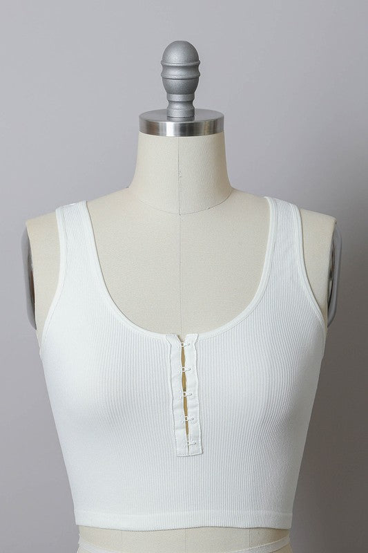 Ribbed Hook Eye BramiImmediate ShippingSizes :XS/S : 32A, 32B, 32C, 34A, 34BM/L : 32D, 34C, 36B, 36C, 38B
Style: Casual
Print / Pattern: Ribbed
Neck Line: Scoop
Sleeve: Sleeveless
Length