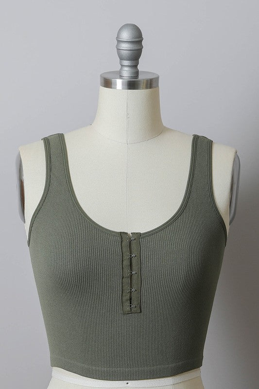 Ribbed Hook Eye BramiImmediate ShippingSizes :XS/S : 32A, 32B, 32C, 34A, 34BM/L : 32D, 34C, 36B, 36C, 38B
Style: Casual
Print / Pattern: Ribbed
Neck Line: Scoop
Sleeve: Sleeveless
Length