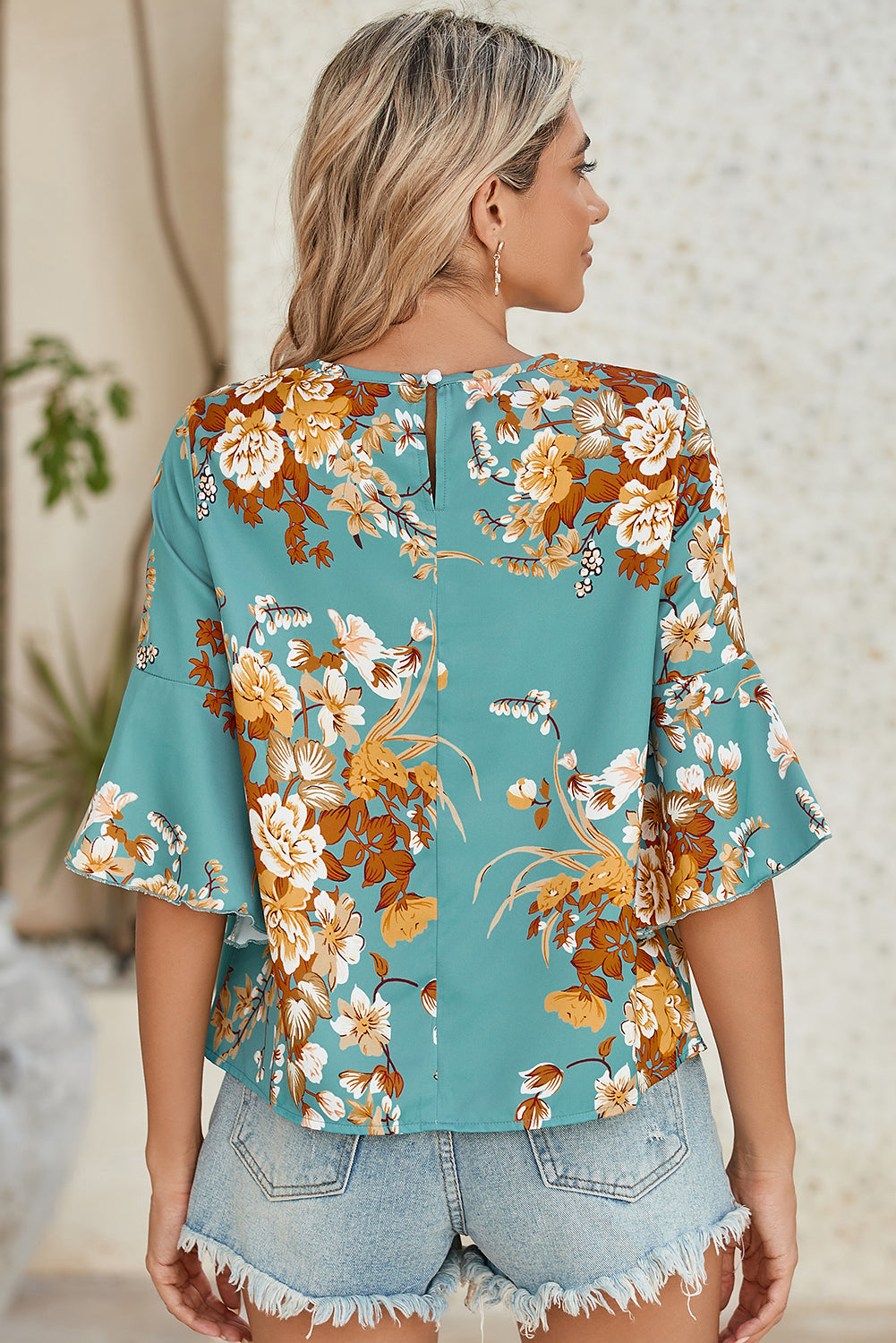 Mineral Blue Floral Print Round Neck Flounce Sleeve BlouseMaterial:100%Polyester



		The blouse is a feminine and elegant top, featuring a vibrant floral print that adds a pop of color to your outfit.
	
	
		Made from 