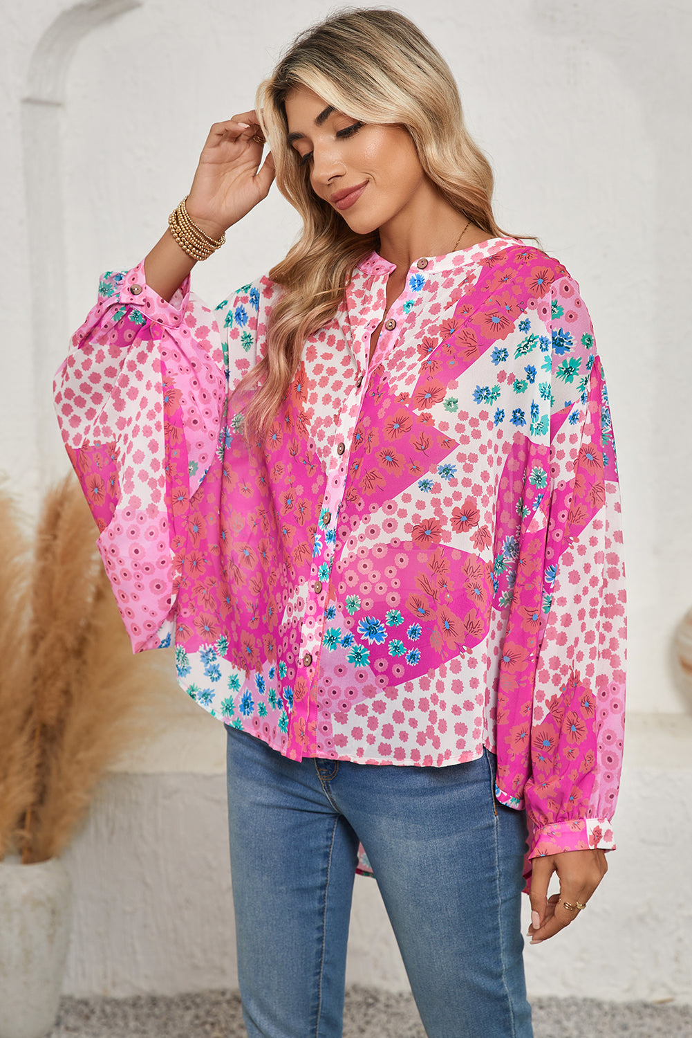 Rose Red Floral Print Dolman Sleeve BlouseMaterial:100%Polyester



		This blouse combines a beautiful floral print with colorblock panels for a touch of modern flair. 
	
	
		The dolman sleeves add a re