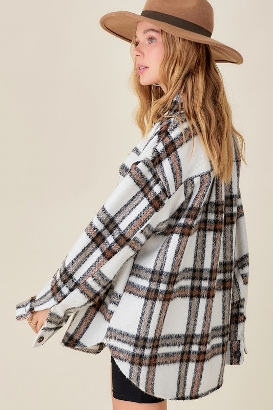 Vallis JacketA striking and versatile check-patterned jacket that effortlessly combines style and comfort. This jacket features a captivating check pattern and is designed with a