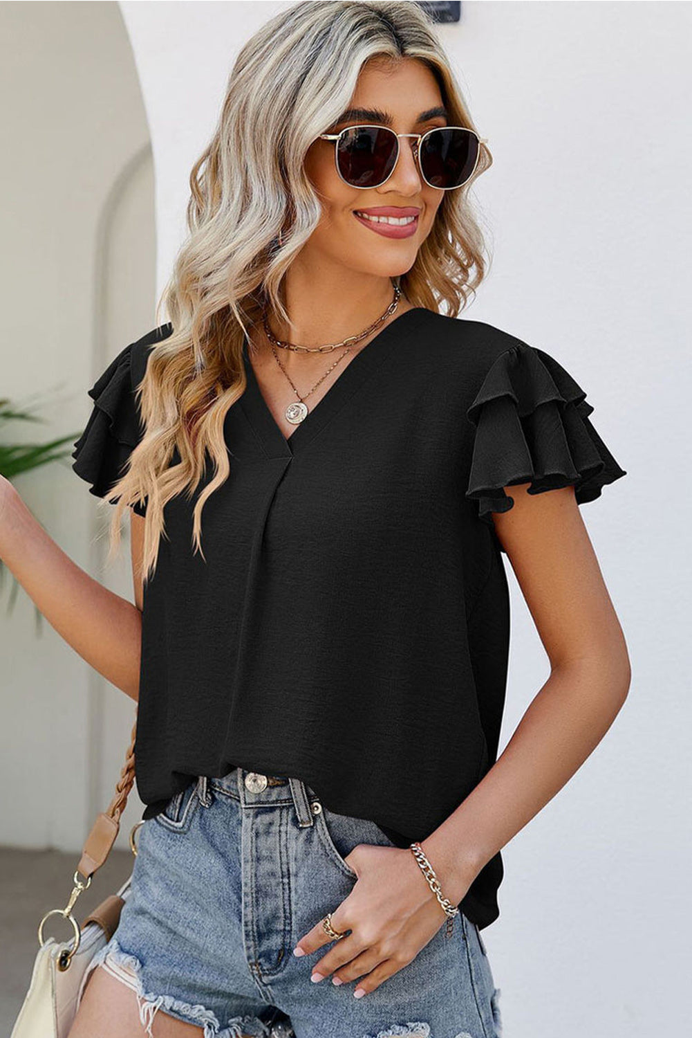 Black Solid Color V Neck Ruffle Short Sleeve BlouseMaterial:100%Polyester



		Achieve a graceful and elegant look with this plain blouse. 
	
	
		The V-neck design adds a touch of sexiness and femininity, while 