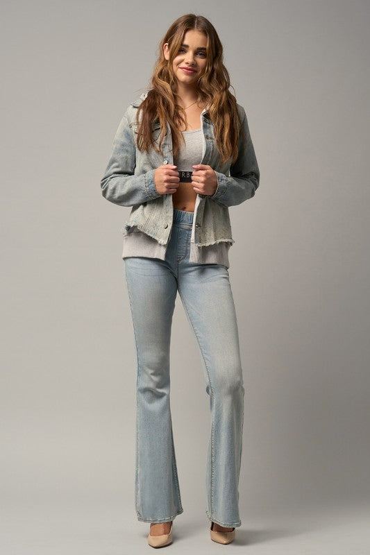 WIDE ELASTIC FLARE JEANSWIDE ELASTIC FLARE JEANS68% COTTON, 28% POLYESTER, 2% RAYON, 2% SPANDEX(SIZE S)WAIST 26"HIP 31"FRONT RISE 9 1/2"LEG OPENING 24"INSEAM 30 3/4"*Model wears size S*MODE