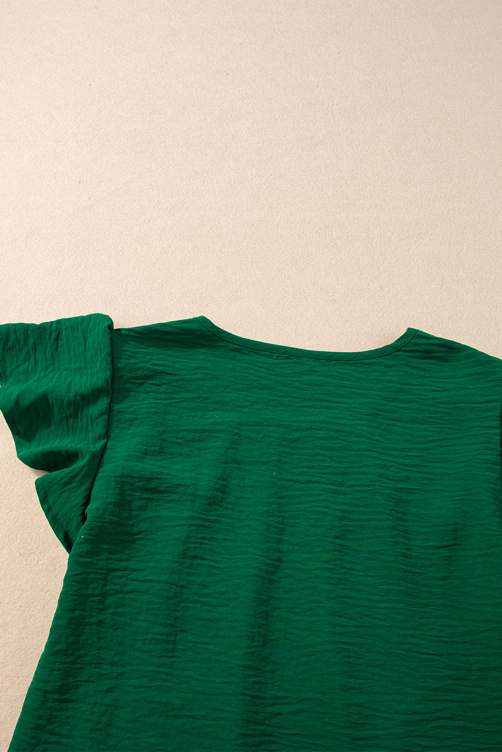 Dark Green Plain Textured Pleated Ruffle Sleeve BlouseMaterial:100%Polyester



		This blouse is crafted with a crinkle texture, providing a unique and fashionable element to elevate your look. 
	
	
		The solid col