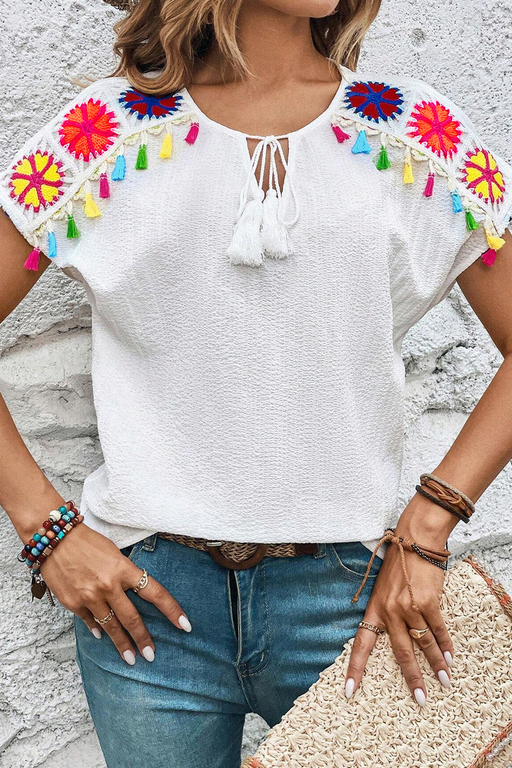 White Boho Embroidered V Neck Fringe Short Sleeve BlouseMaterial:97%Polyester+3%Elastane



		The blouse is crafted from a soft and breathable fabric, providing comfort and allowing for easy movement.
	
	
		This blou