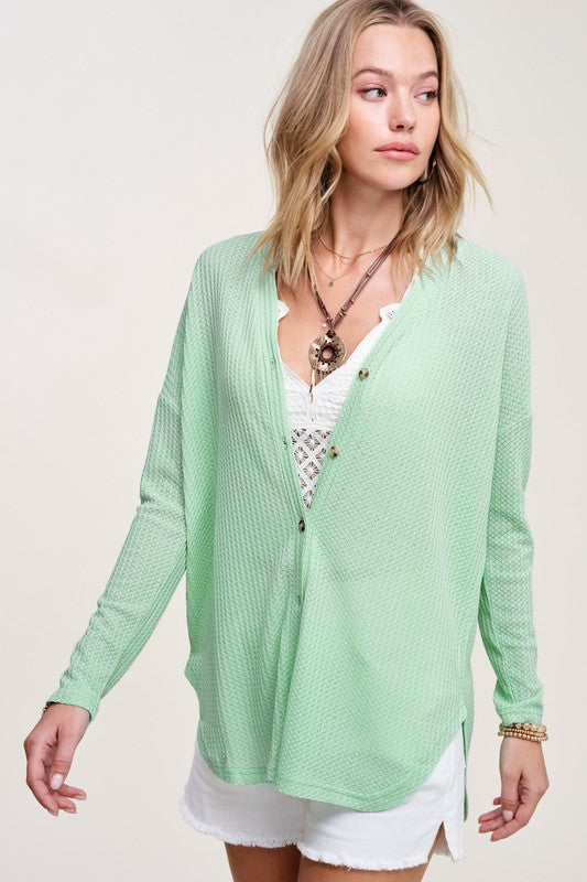 Greta CardiganWrap yourself in comfort and style with this casual cardigan made from soft and stretchy waffle fabric. It's perfect for layering or wearing on its own, making it a 