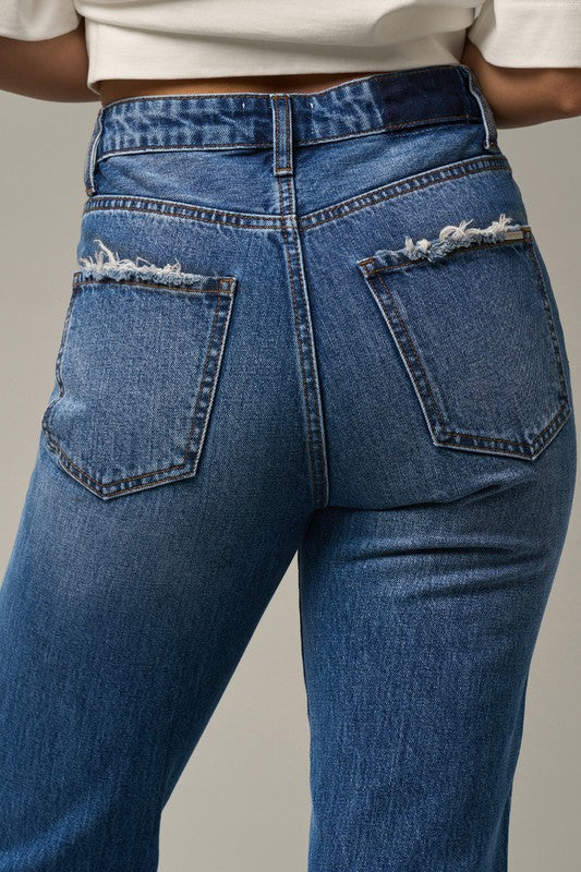 HIGH RISE STRAIGHT JEANSHIGH RISE STRAIGHT JEANS100% COTTON(SIZE 3)WAIST - 28"HIP - 37 3/4"FRONT RISE - 11 1/2"LEG OPENING - 15 1/2"INSEAM - 28"*Model wears size 3*SIZE 0-1-3-5-7-9-11-13-15