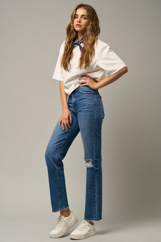 HIGH RISE STRAIGHT JEANSHIGH RISE STRAIGHT JEANS100% COTTON(SIZE 3)WAIST - 28"HIP - 37 3/4"FRONT RISE - 11 1/2"LEG OPENING - 15 1/2"INSEAM - 28"*Model wears size 3*SIZE 0-1-3-5-7-9-11-13-15