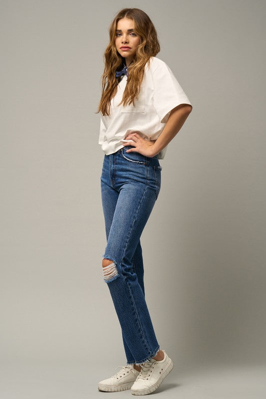 HIGH RISE STRAIGHT JEANSHIGH RISE STRAIGHT JEANS100% COTTON(SIZE 3)WAIST - 28"HIP - 37 3/4"FRONT RISE - 11 1/2"LEG OPENING - 15 1/2"INSEAM - 28"*Model wears size 3*SIZE 0-1-3-5-7-9-11-13-15