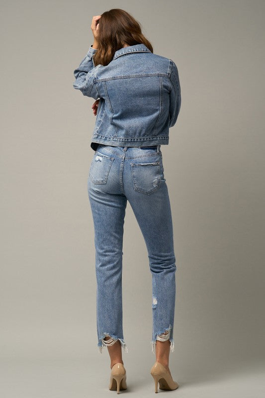 HIGH RISE PREMIUM STRAIGHT JEANSHIGH RISE STRAIGHT JEANS 100% COTTON(SIZE 3) WAIST - 28"LOW HIP - 38 1/2"INSEAM - 26"LEG OPENING - 13 1/2"*MODEL WEARS SIZE 3*MODELHEIGHT 5'9"WAIST 24"HIPS 35"BUST 3