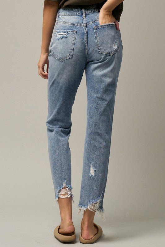 HIGH RISE PREMIUM STRAIGHT JEANSHIGH RISE STRAIGHT JEANS 100% COTTON(SIZE 3) WAIST - 28"LOW HIP - 38 1/2"INSEAM - 26"LEG OPENING - 13 1/2"*MODEL WEARS SIZE 3*MODELHEIGHT 5'9"WAIST 24"HIPS 35"BUST 3