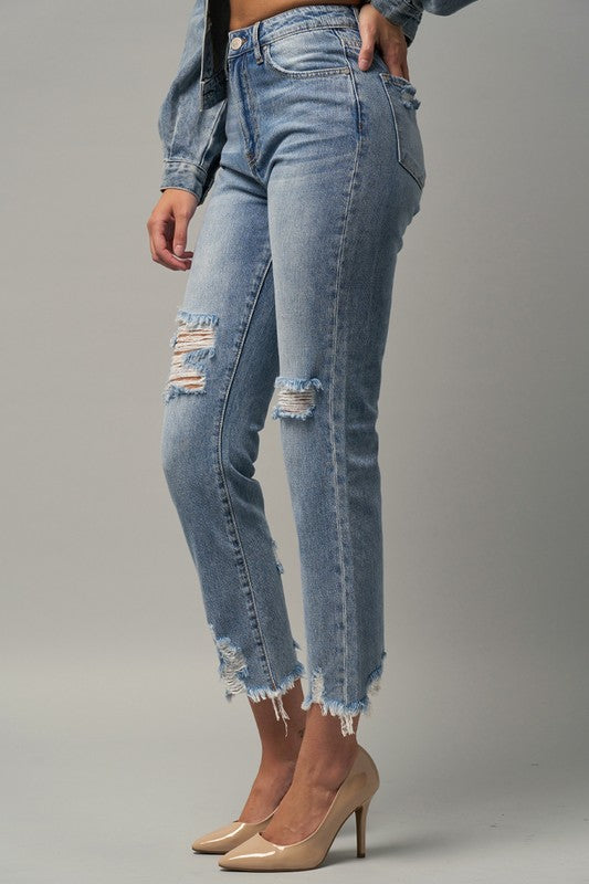 HIGH RISE PREMIUM STRAIGHT JEANSHIGH RISE STRAIGHT JEANS 100% COTTON(SIZE 3) WAIST - 28"LOW HIP - 38 1/2"INSEAM - 26"LEG OPENING - 13 1/2"*MODEL WEARS SIZE 3*MODELHEIGHT 5'9"WAIST 24"HIPS 35"BUST 3