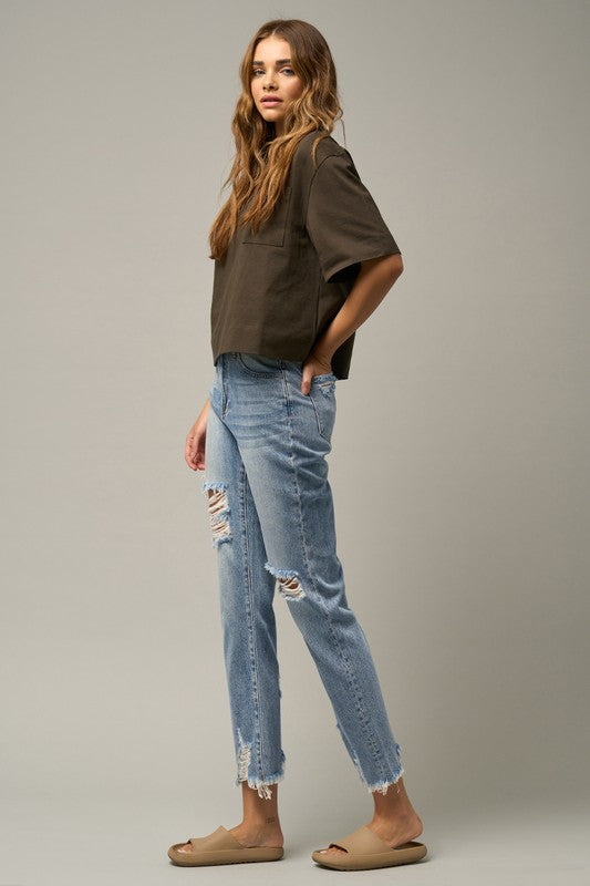 HIGH RISE PREMIUM STRAIGHT JEANSHIGH RISE STRAIGHT JEANS 100% COTTON(SIZE 3) WAIST - 28"LOW HIP - 38 1/2"INSEAM - 26"LEG OPENING - 13 1/2"*MODEL WEARS SIZE 3*MODELHEIGHT 5'9"WAIST 24"HIPS 35"BUST 3