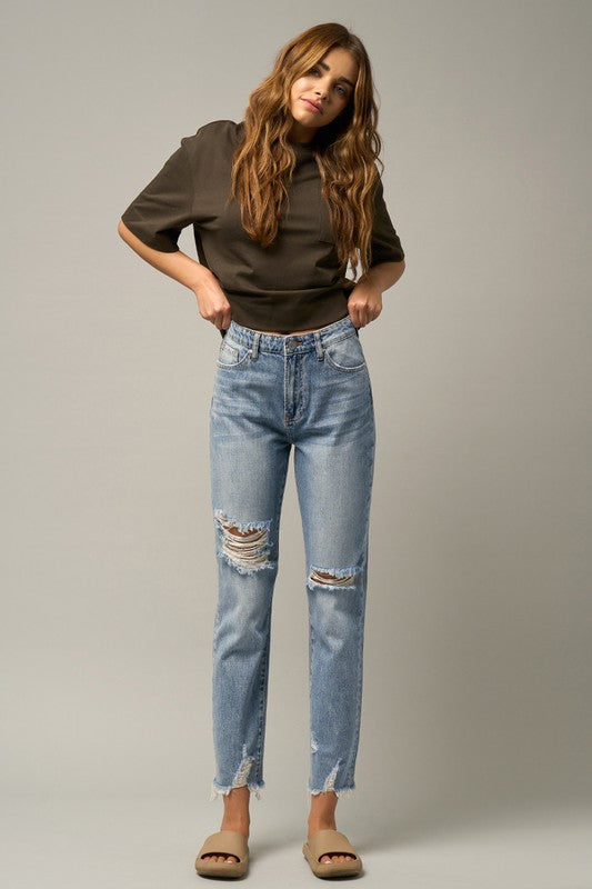 HIGH RISE PREMIUM STRAIGHT JEANSHIGH RISE STRAIGHT JEANS 100% COTTON(SIZE 3) WAIST - 28"LOW HIP - 38 1/2"INSEAM - 26"LEG OPENING - 13 1/2"*MODEL WEARS SIZE 3*MODELHEIGHT 5'9"WAIST 24"HIPS 35"BUST 3