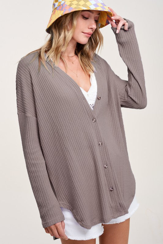 Greta CardiganWrap yourself in comfort and style with this casual cardigan made from soft and stretchy waffle fabric. It's perfect for layering or wearing on its own, making it a 