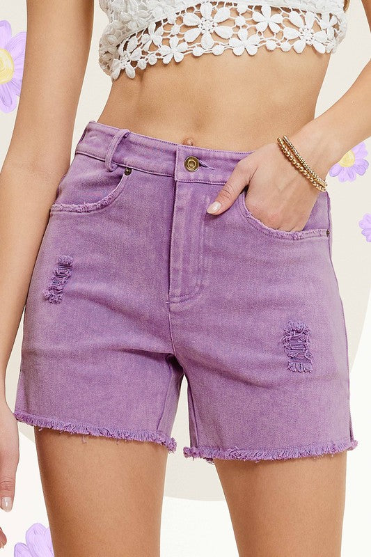 CASUAL WASHED STYLE DENIM SHORTS WITH POCKETSCasual washed-style denim shorts with pockets and slit detail on side. Easy to wear with any kinds of top.*Actual colors may vary slightly due to product finishes ov