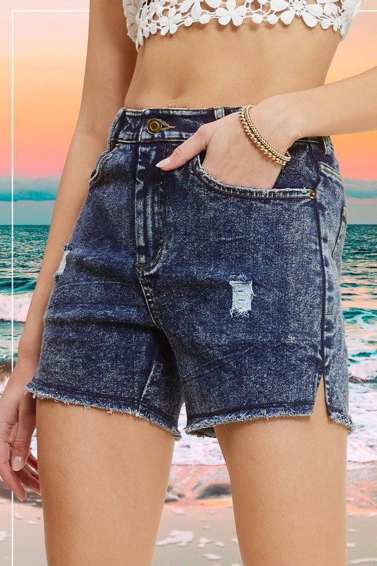 CASUAL WASHED STYLE DENIM SHORTS WITH POCKETSCasual washed-style denim shorts with pockets and slit detail on side. Easy to wear with any kinds of top.*Actual colors may vary slightly due to product finishes ov