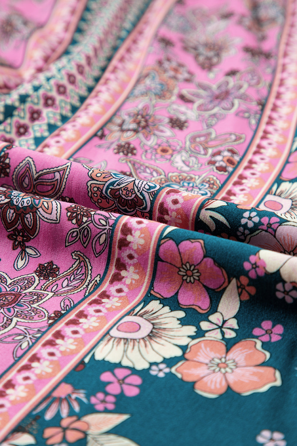 Pink Bohemian Floral Patchwork Print Midi SundressMaterial:100%Viscose

• Embrace the sundress, featuring a vibrant mix of floral prints for a truly unique and free-spirited look.
• Effortlessly chic, the sleevele